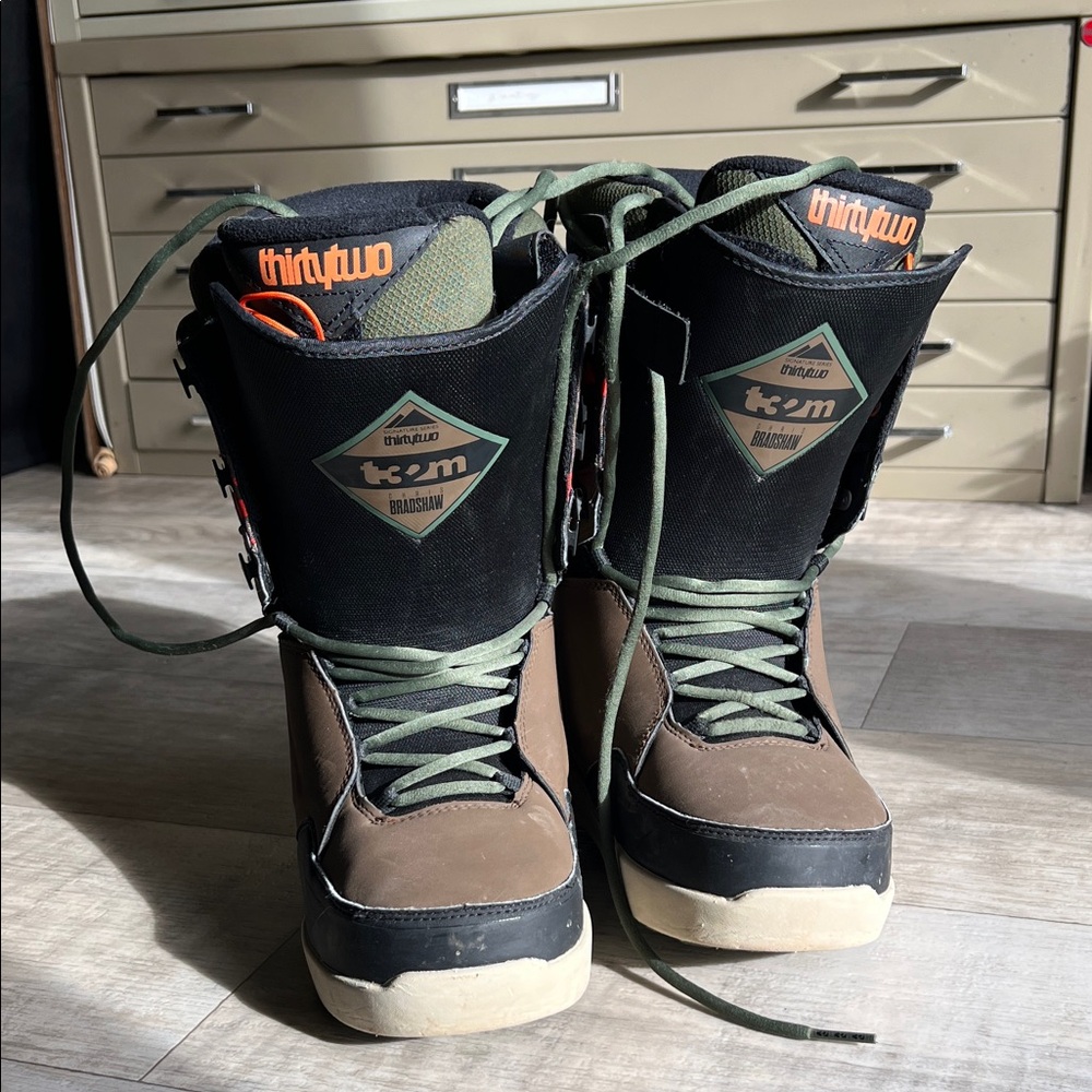 ThirtyTwo Brown and Black Snowboard Boots